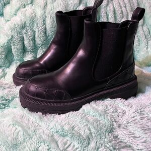 Women’s Chelsea Boots